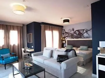 Holiday World Village Hotel 贝纳尔马德纳
